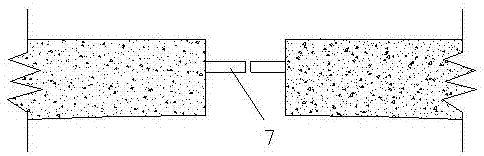 Pushing method and device for middle span of prestressed concrete box girder continuous rigid frame bridge with long span and high pier