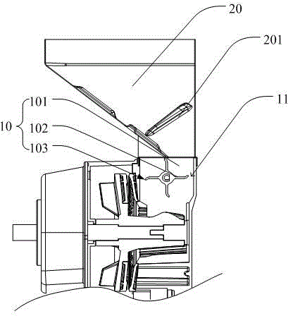 Pulverizer and discharging method thereof