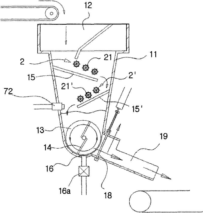 Solid fuel manufacturing device using a mixture of marine debris and combustible waste as raw material