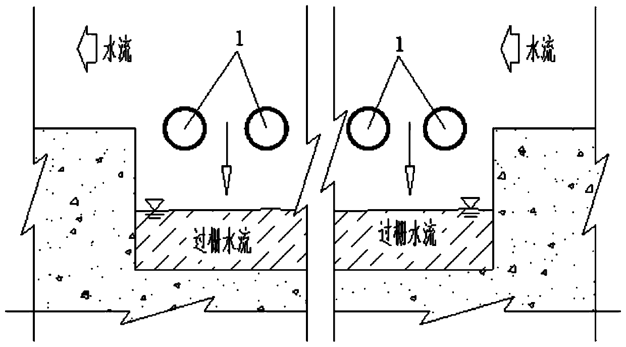 Automatic rotation anti-blocking bottom lattice fence