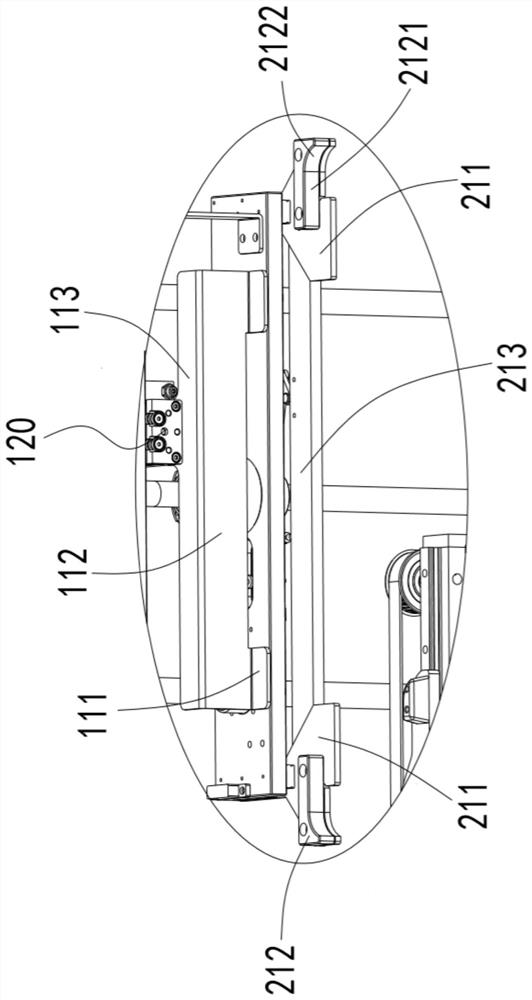 Feeding device and feeding method thereof