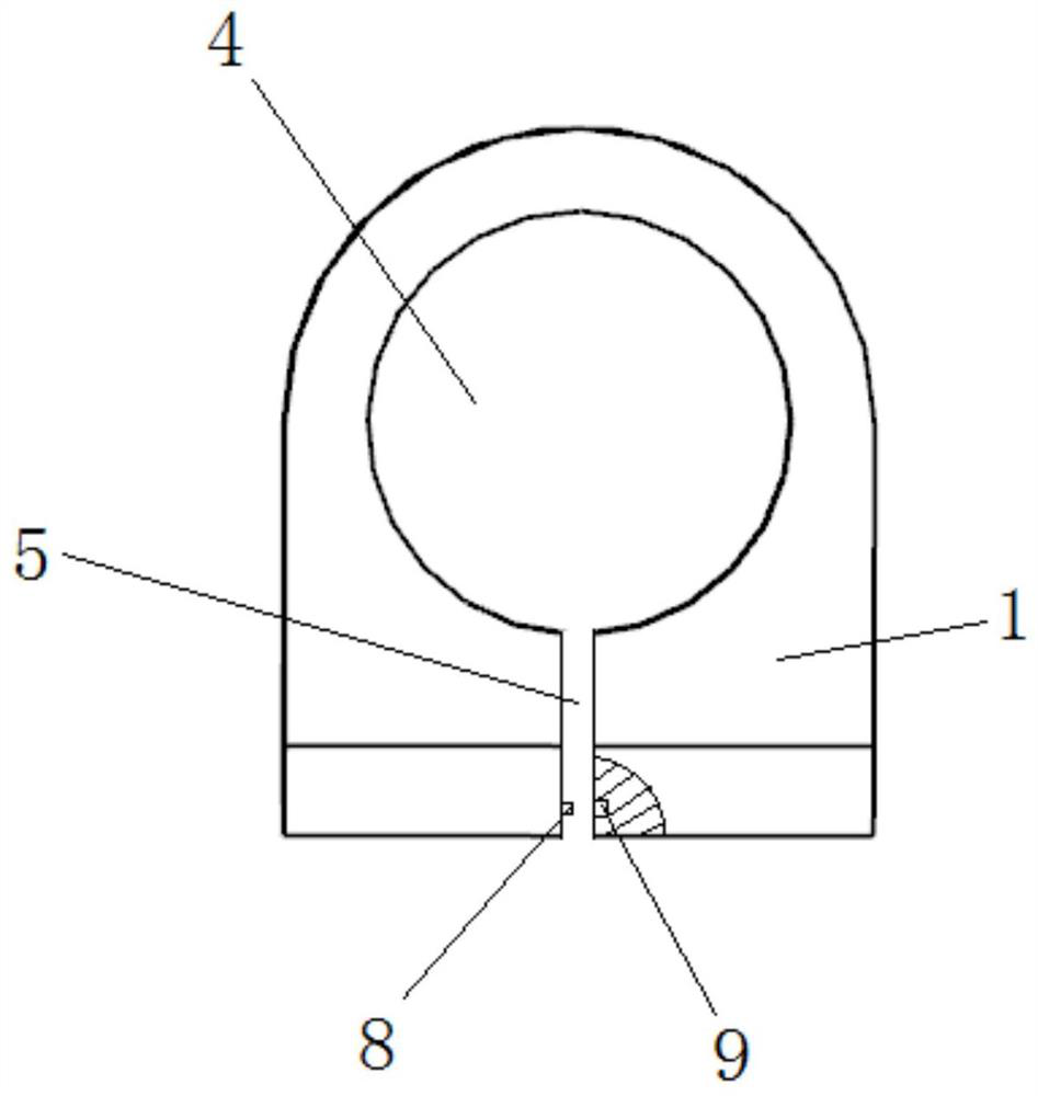 Oil suction pipe support