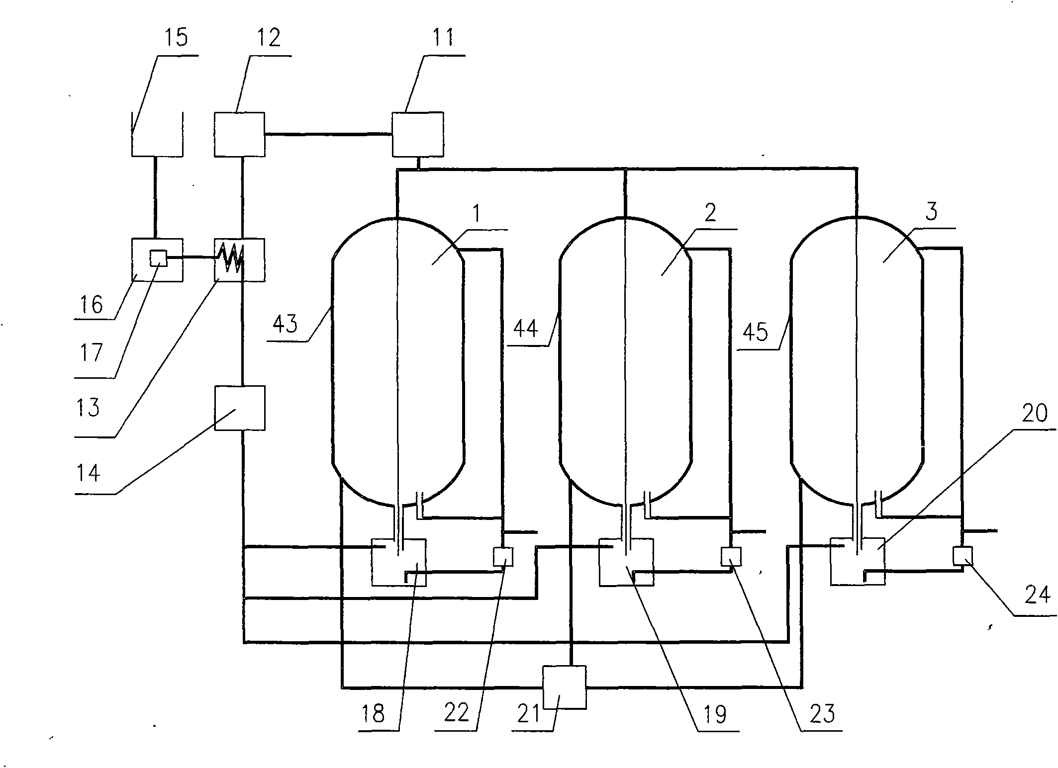 Device for desalinating seawater through normal-temperature distillation