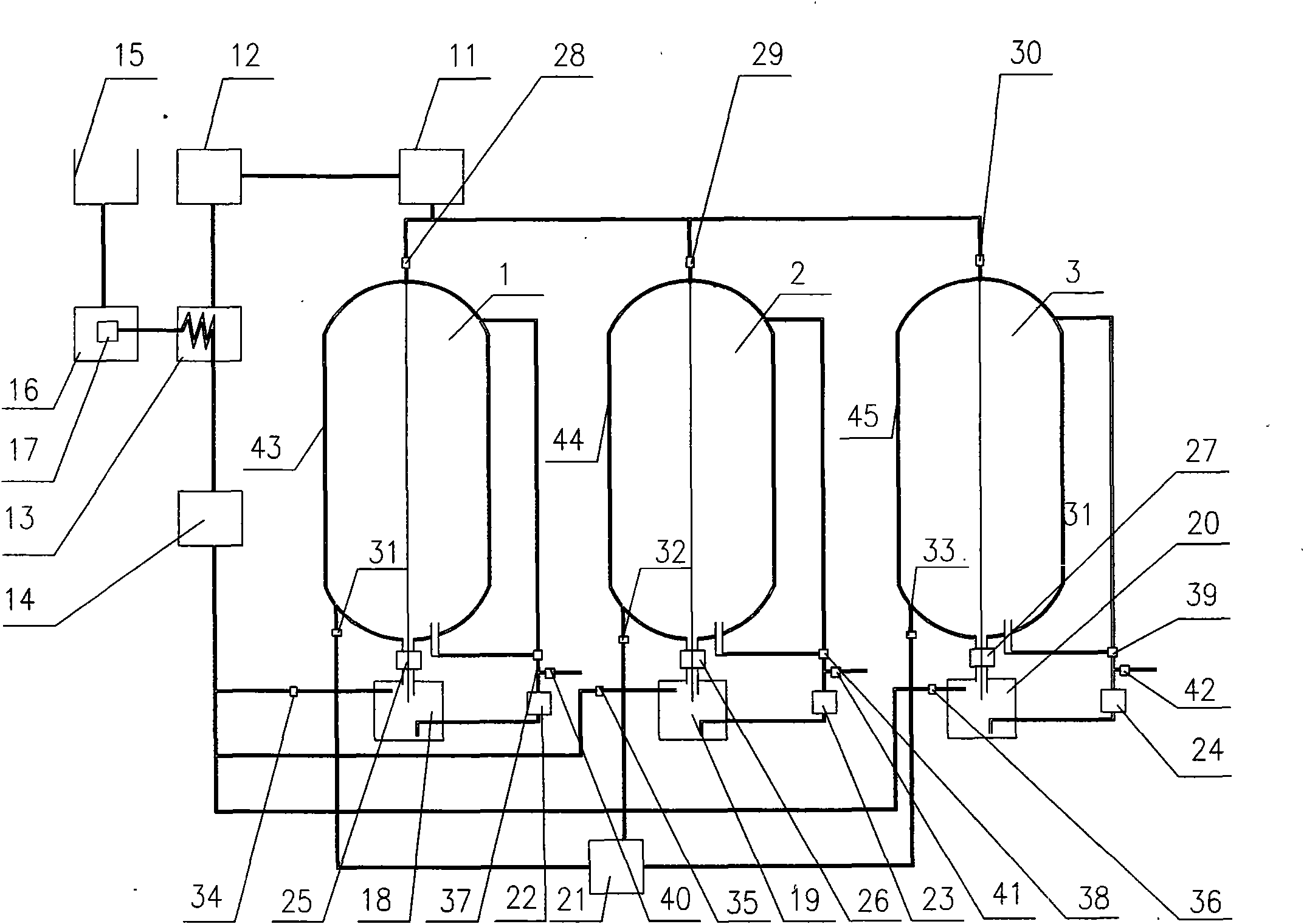 Device for desalinating seawater through normal-temperature distillation