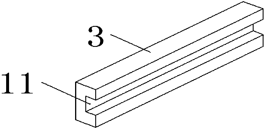 Poultry feeding device facilitating capturing