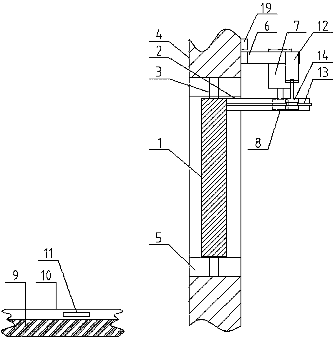 Energy-saving protecting device applicable to opening and closing of window of historical building