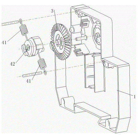 Breaker with elastic energy-storing module