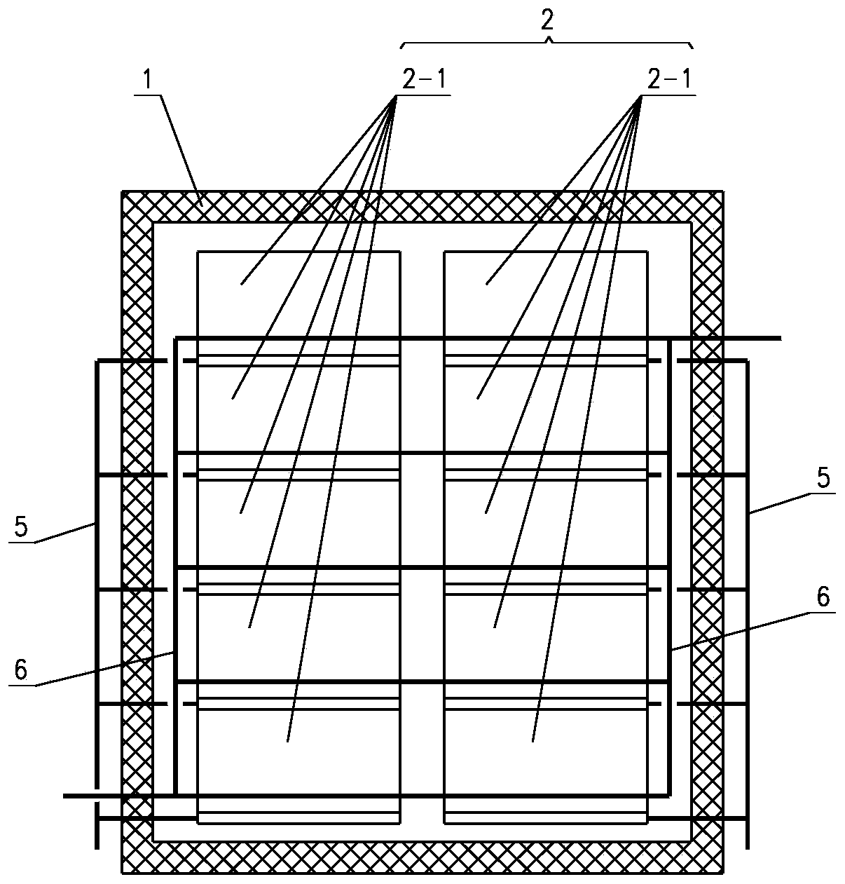 Solid-liquid phase change energy storage device for separately-filled molten salt