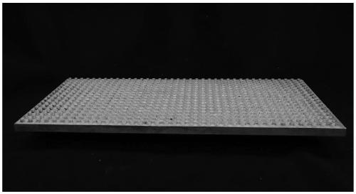 Substrate type seedling tray for cultivating strong mechanical transplanting rice seedlings and manufacturing method thereof