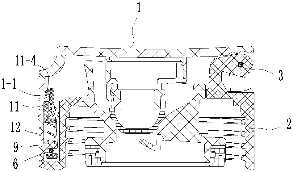 Automatic locking cup