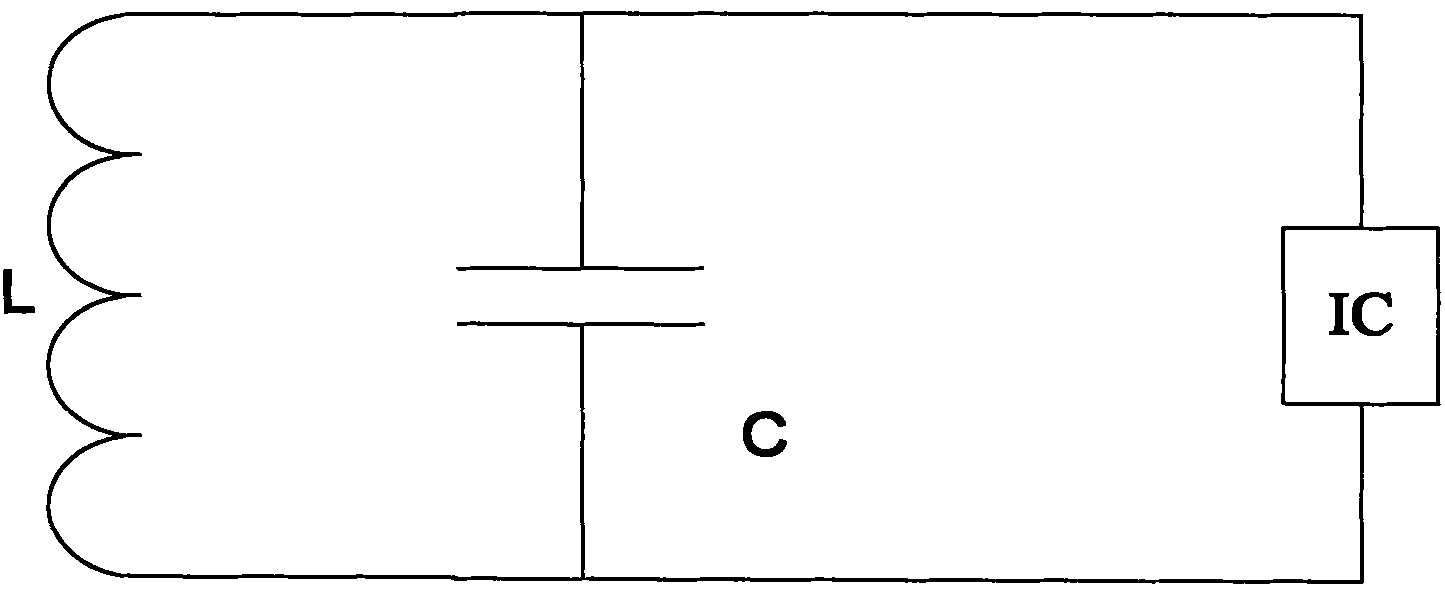 Low and high frequency high sensitivity RFID passive label and batch production method thereof