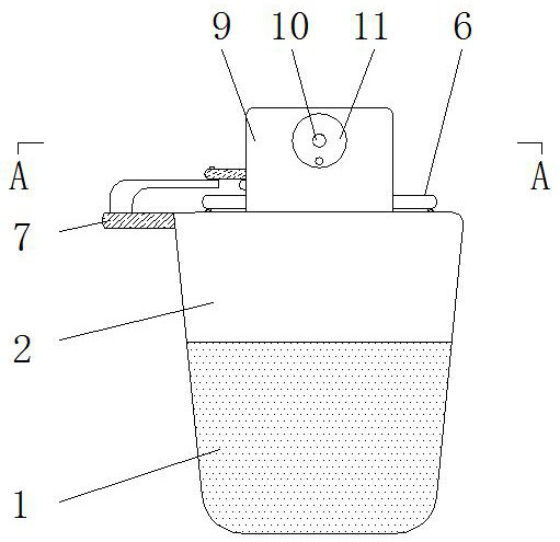 A pounding device with stirring function