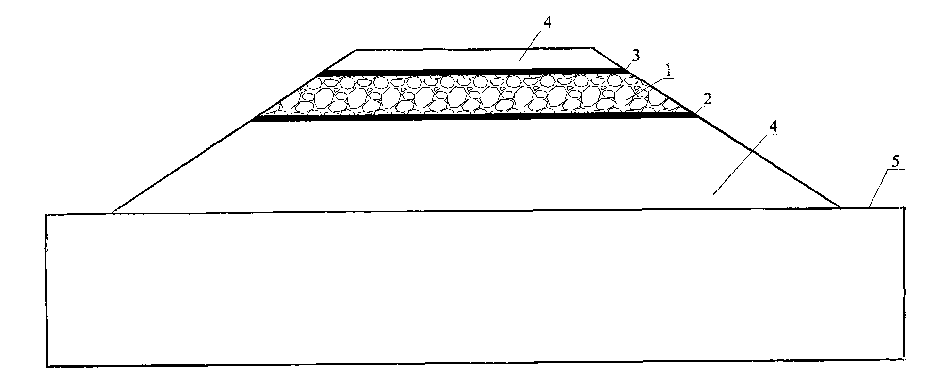 Novel subgrade structure for preventing road frost boiling in cold area