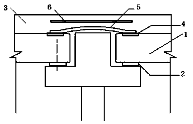 Slightly-arched seam crossing type bridge continuous seam structure