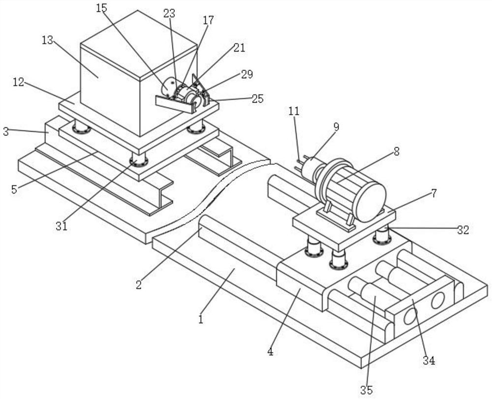 Log centering device with good centering effect for log processing