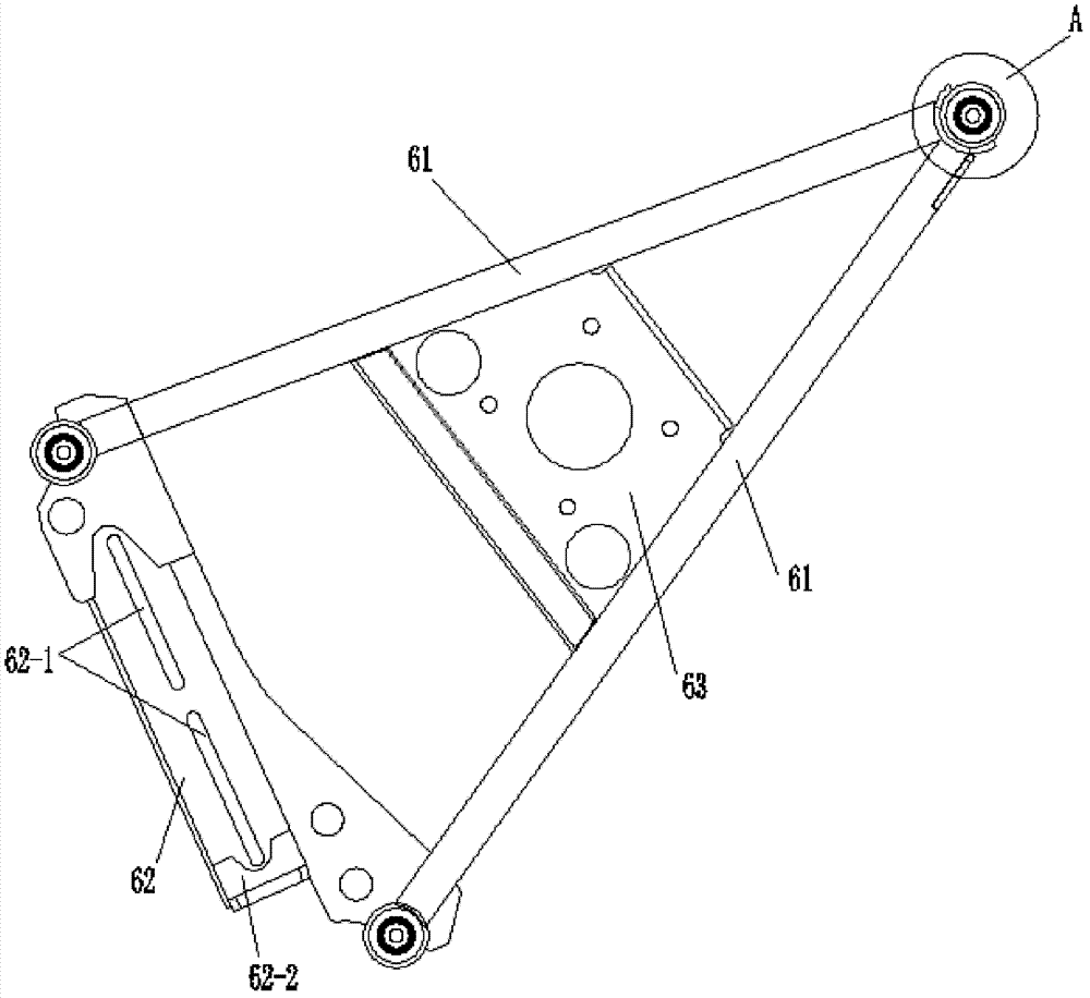 Bus fan-belt transmission mechanism