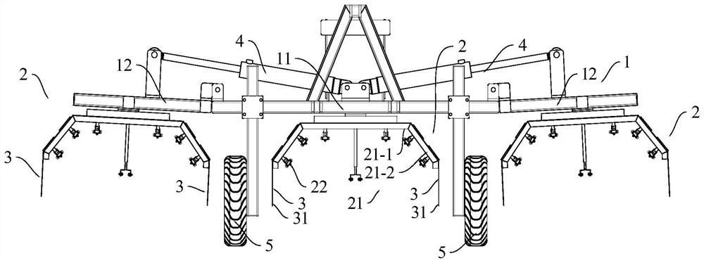 Pesticide spraying machine for spraying pesticide to intercropped crops