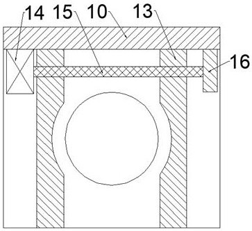 Portable port chamfering device capable of being automatically adjusted along with diameter of bar