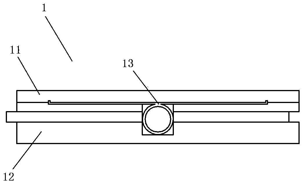 Integrated water heating floor block and heat conducting component thereof