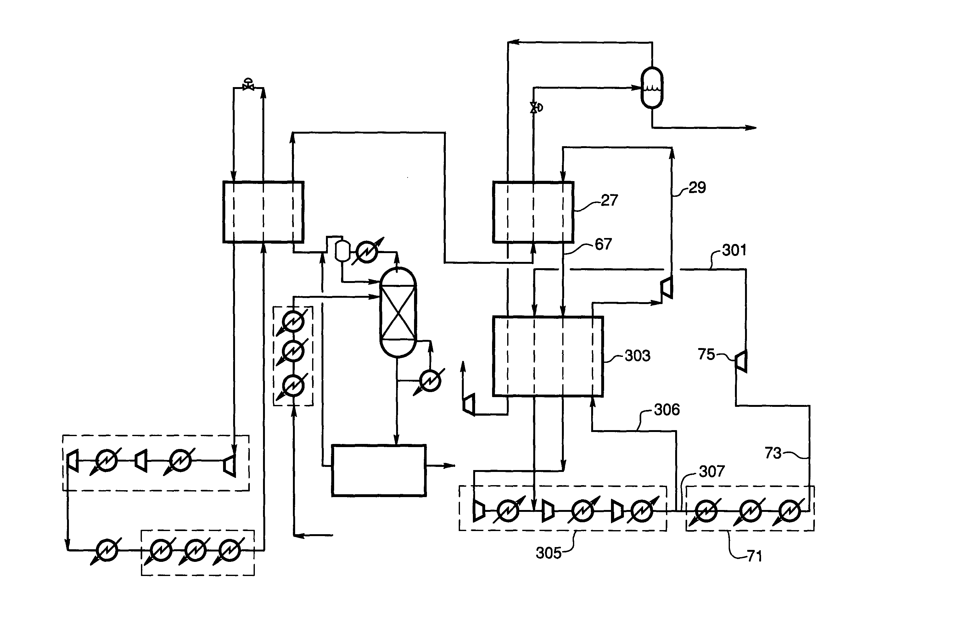 Hybrid gas liquefaction cycle with multiple expanders