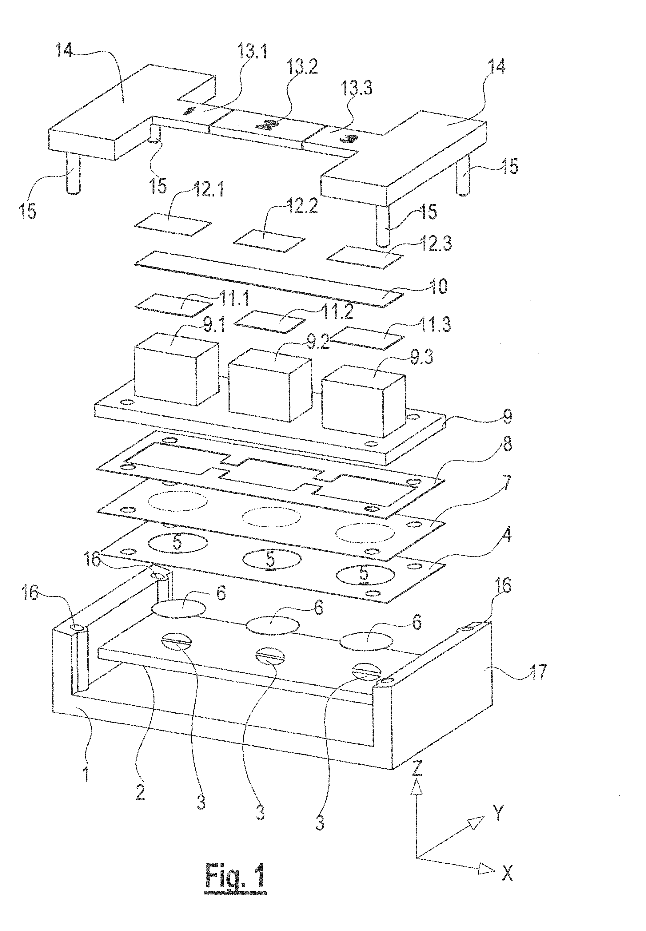 Keyboard comprising multiple stabilized tile-shaped keys