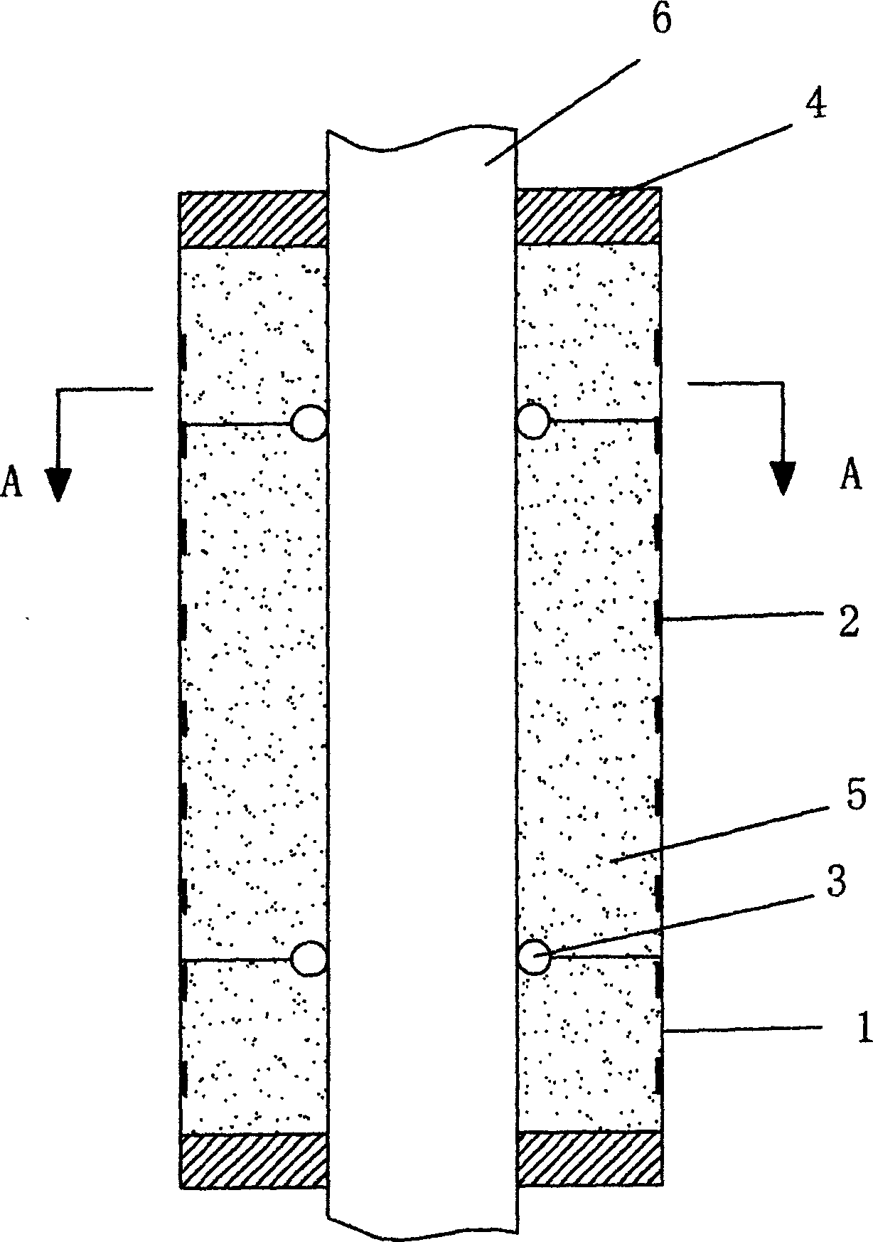 Marine platform ice force measuring device based on local dense strain response