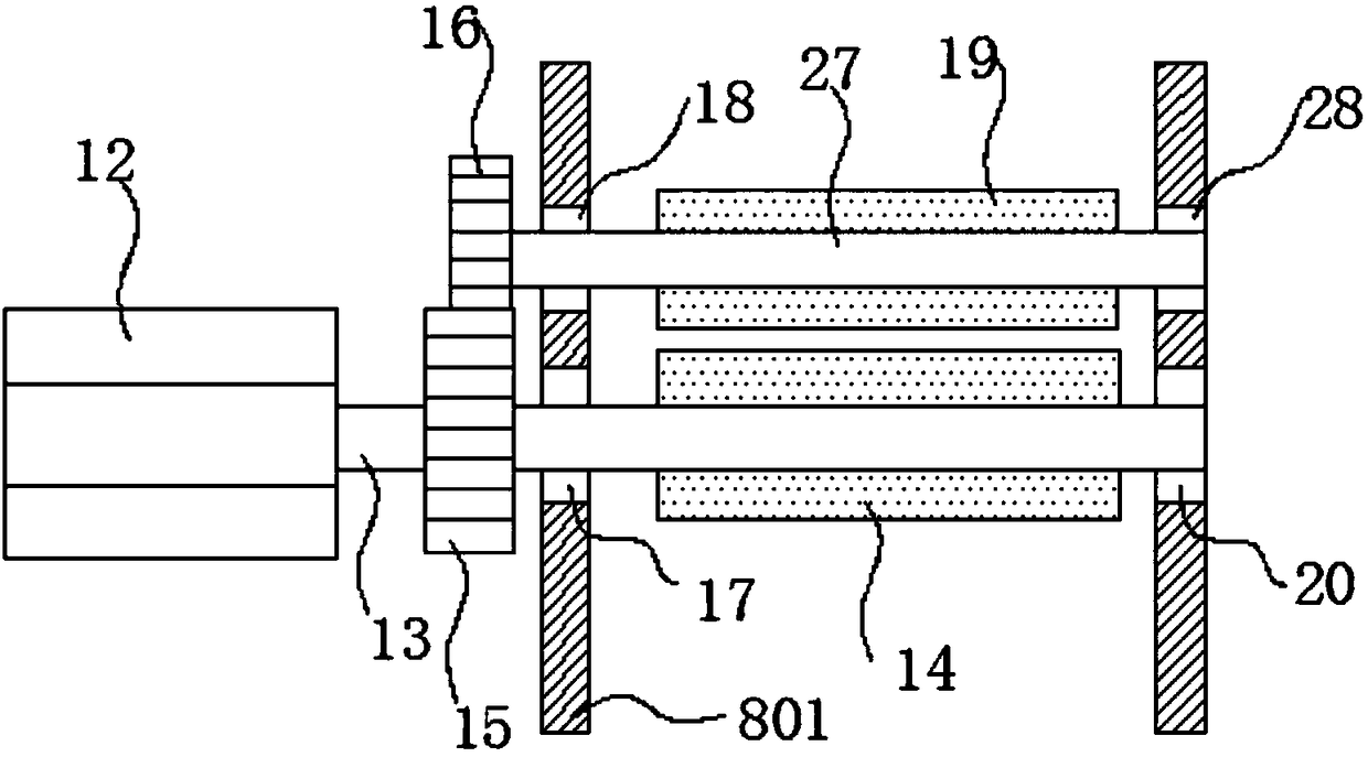 Mechanical-type crushing mechanism facilitating feeding and discharging