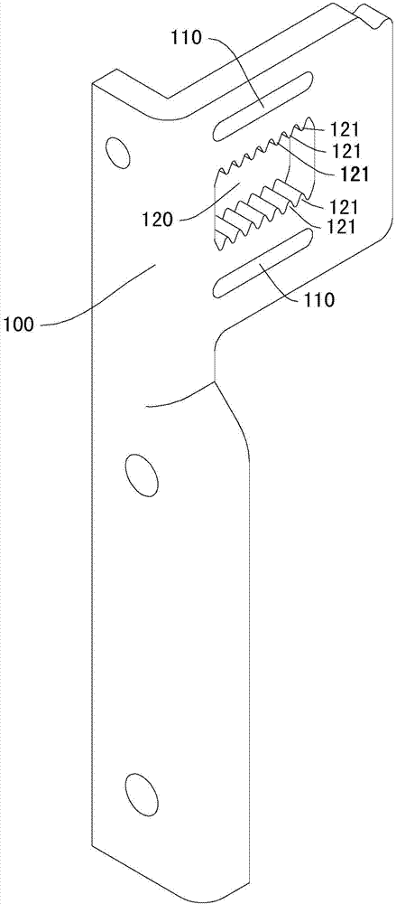 Hinge and refrigerator with hinge