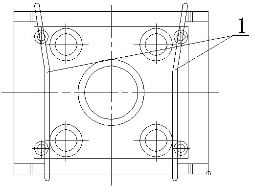 Automatic box locking device and method for sand-lined iron mold casting pouring trolley