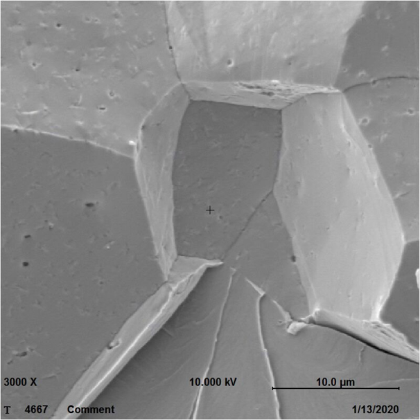 Method for obtaining intergranular fractures in oriented silicon steel