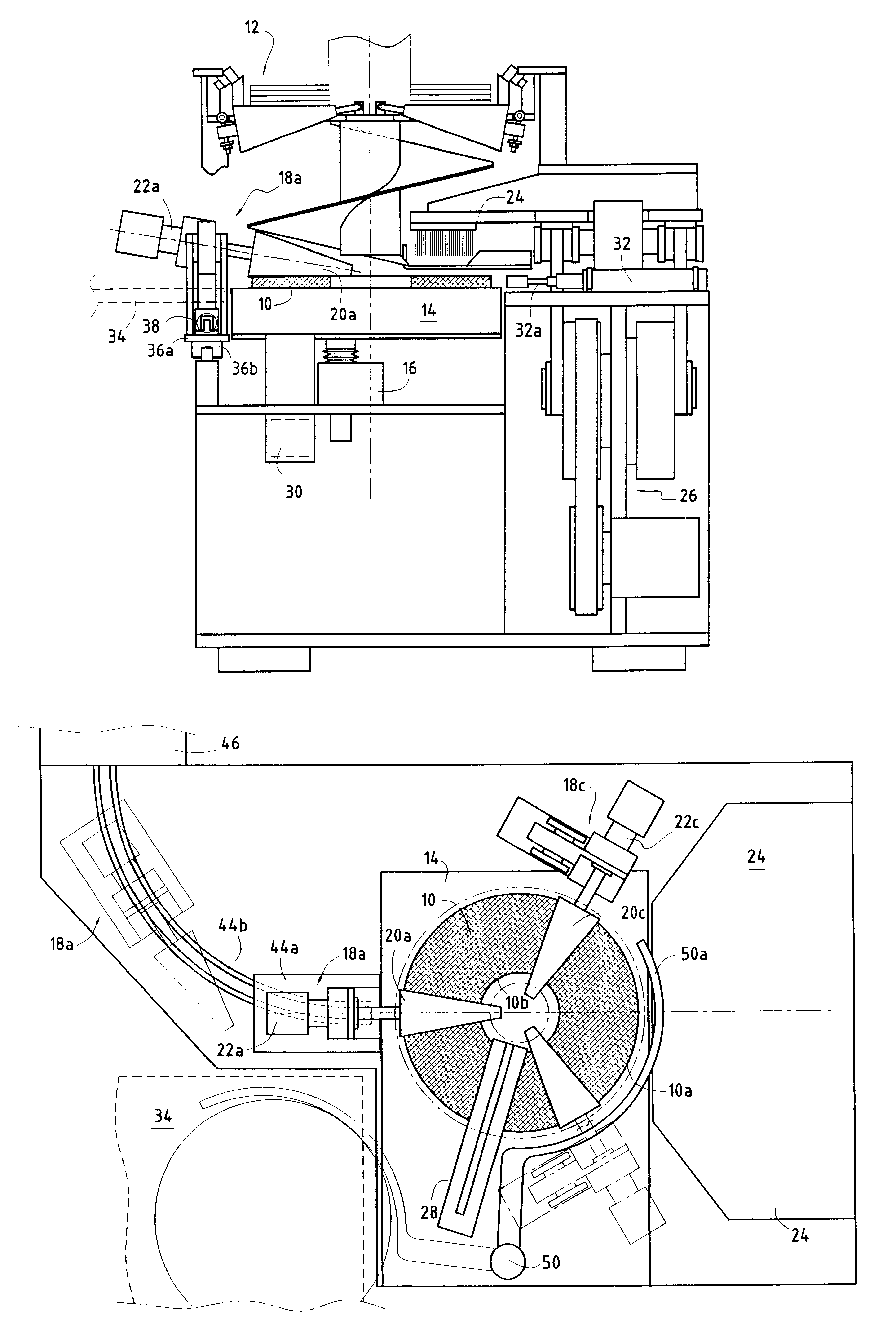 Circular needling machine provided with a device for automatically removing preforms