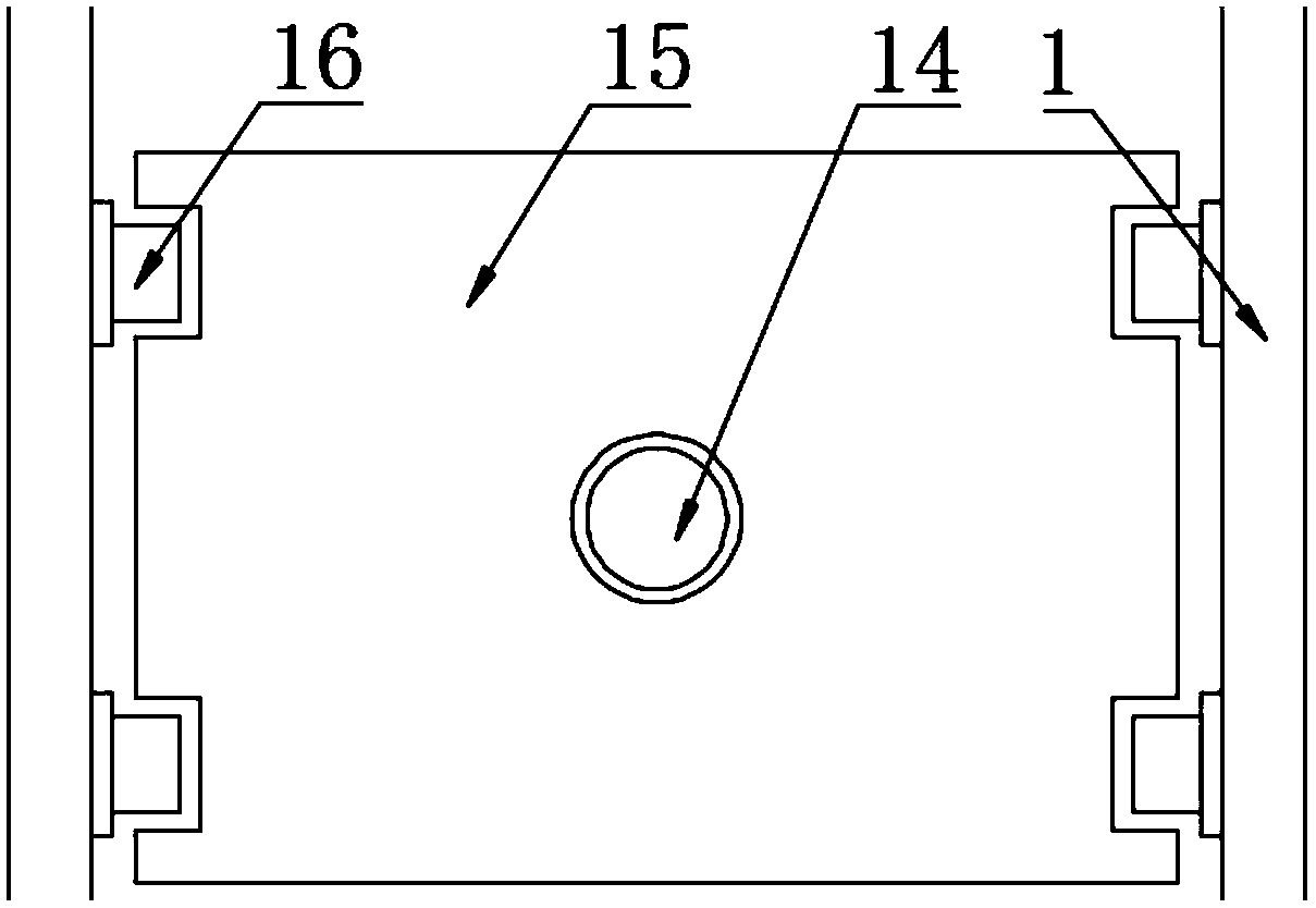 Symmetrical roller type fodder crushing machining device