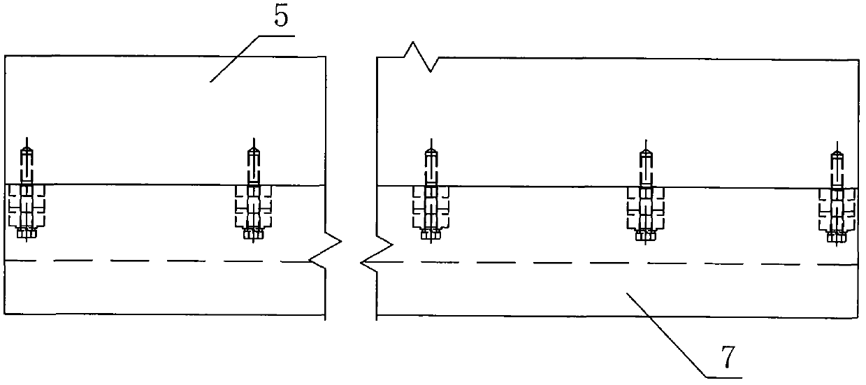 Side sealing device, sintering pallet and sintering machine