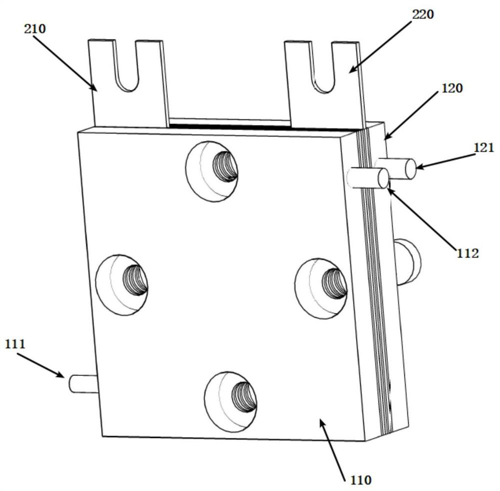 Water electrolysis device and automobile auxiliary air inlet device