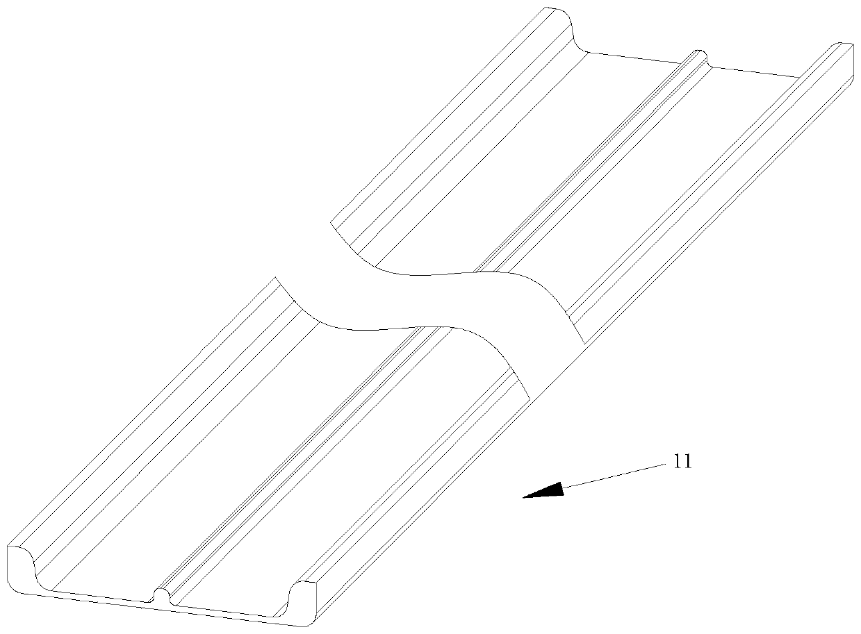 Hot winding solid corrugated pipe, sectional material thereof and manufacturing method thereof