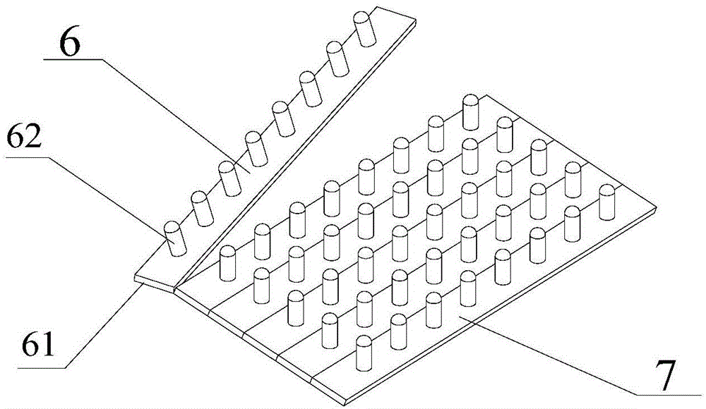 Hollow capsule manufacturing device with improved glue dipping unit and mold base jacking chain wheel