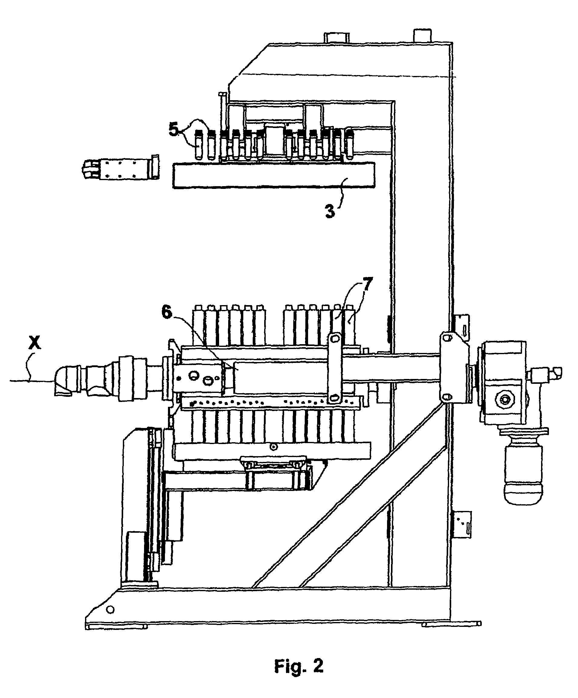 Conditioning device for plastic items and process