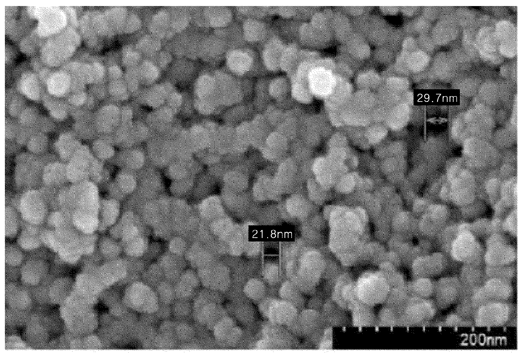 Lubricating oil composition for reducing friction comprising nanoporous particles