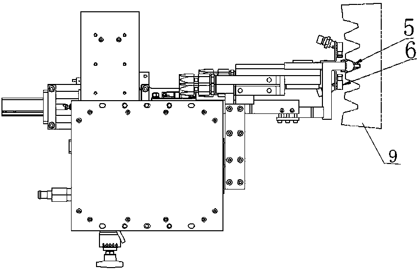 Homo-tooth electrical tracking mechanism for single-tooth quenching machine