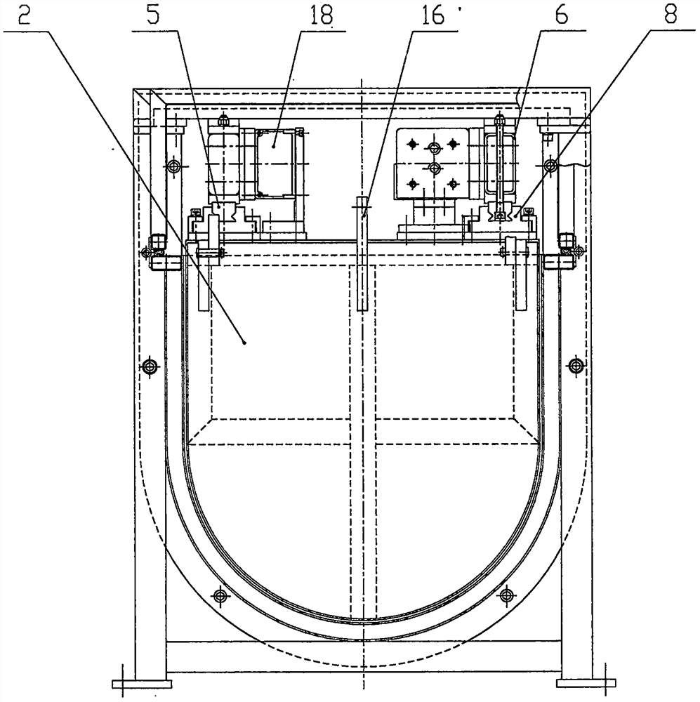 A garbage horizontal long-distance pushing device capable of automatic cleaning in the whole process