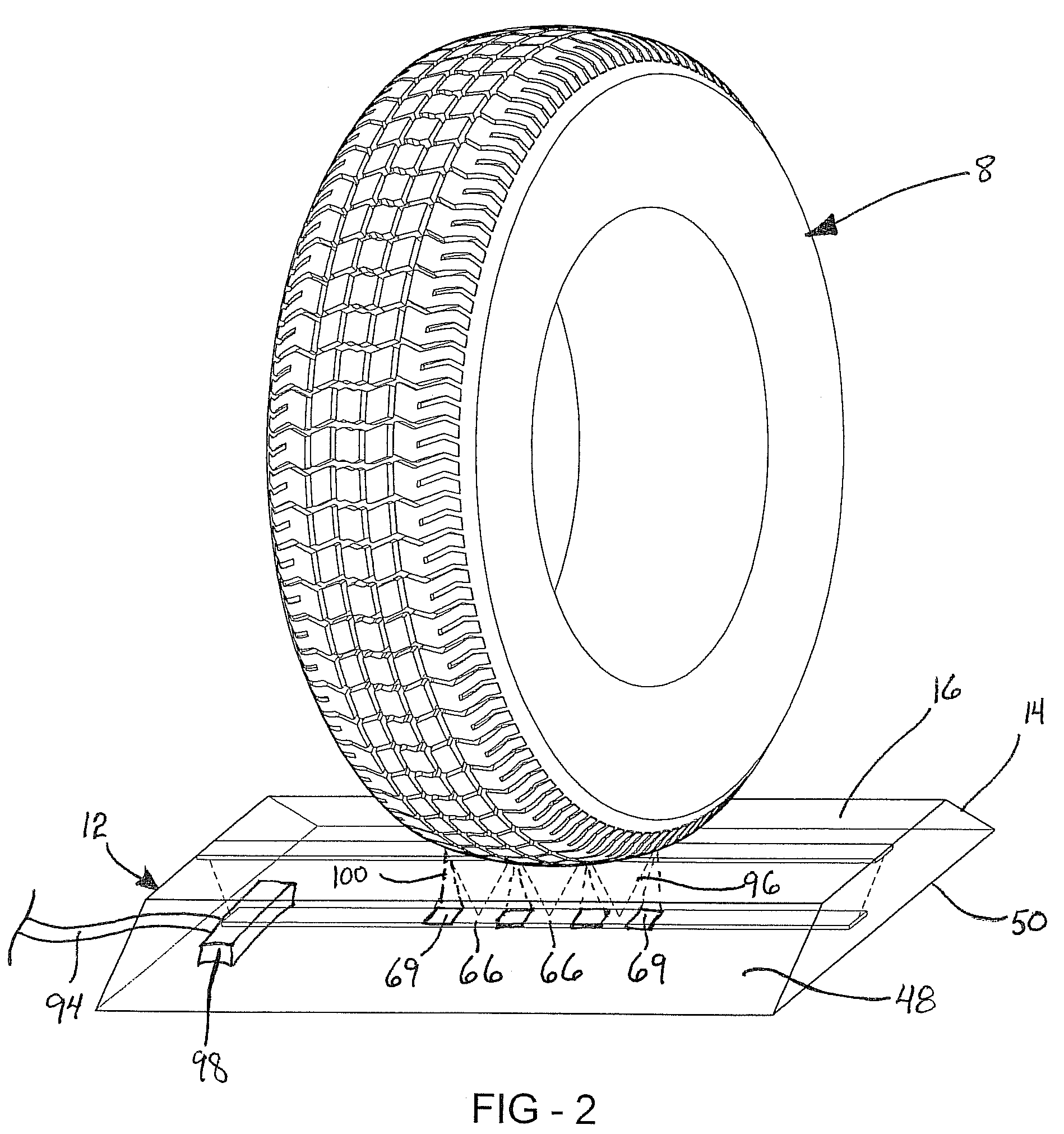 Tread depth sensing device and method for measuring same