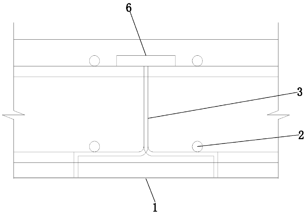 Floor plate connected by zigzagging plates and preparation method thereof