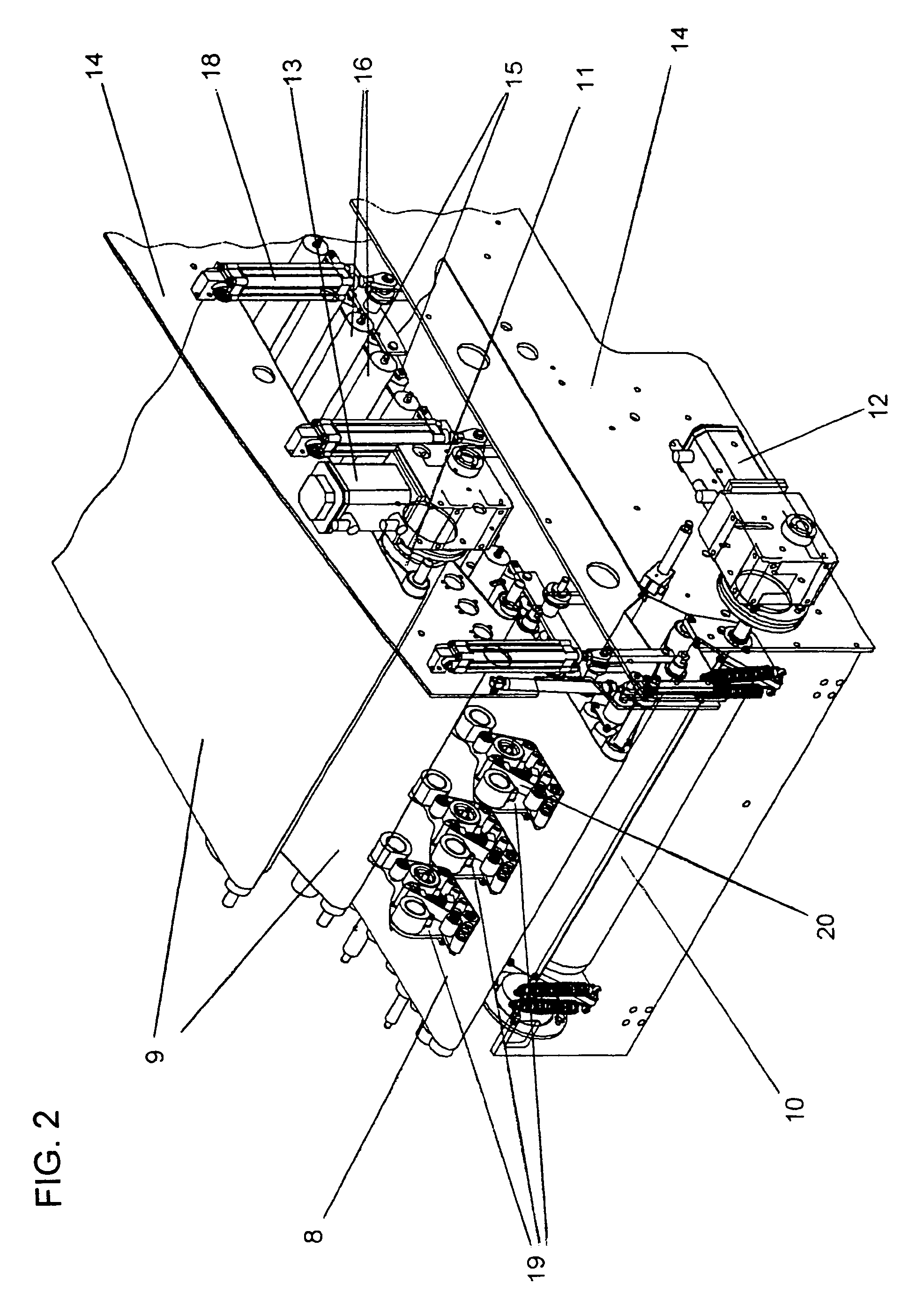 Gathering and pressing device for a folded box-gluing machine