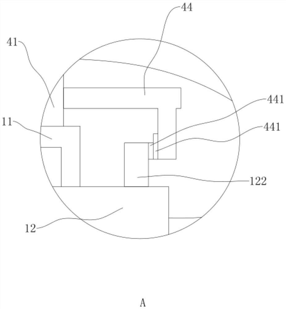 Solid CO2 cleaning and spraying device