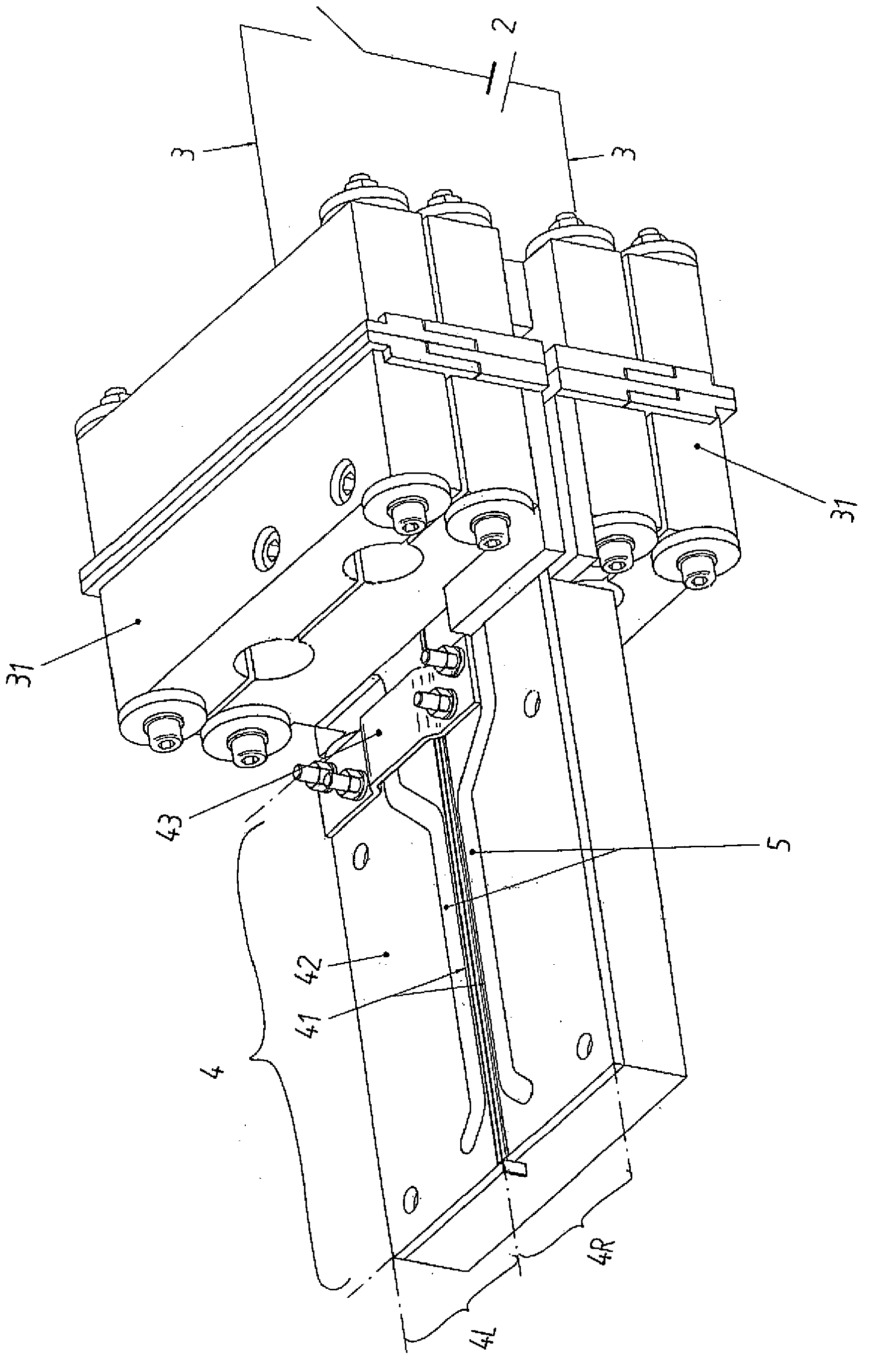 Electromagnetic pulse welding device for welding metal sheets using cooling insulator