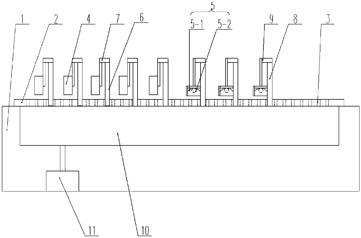 Device and method for printing three-dimensional pattern in form of varnish spraying