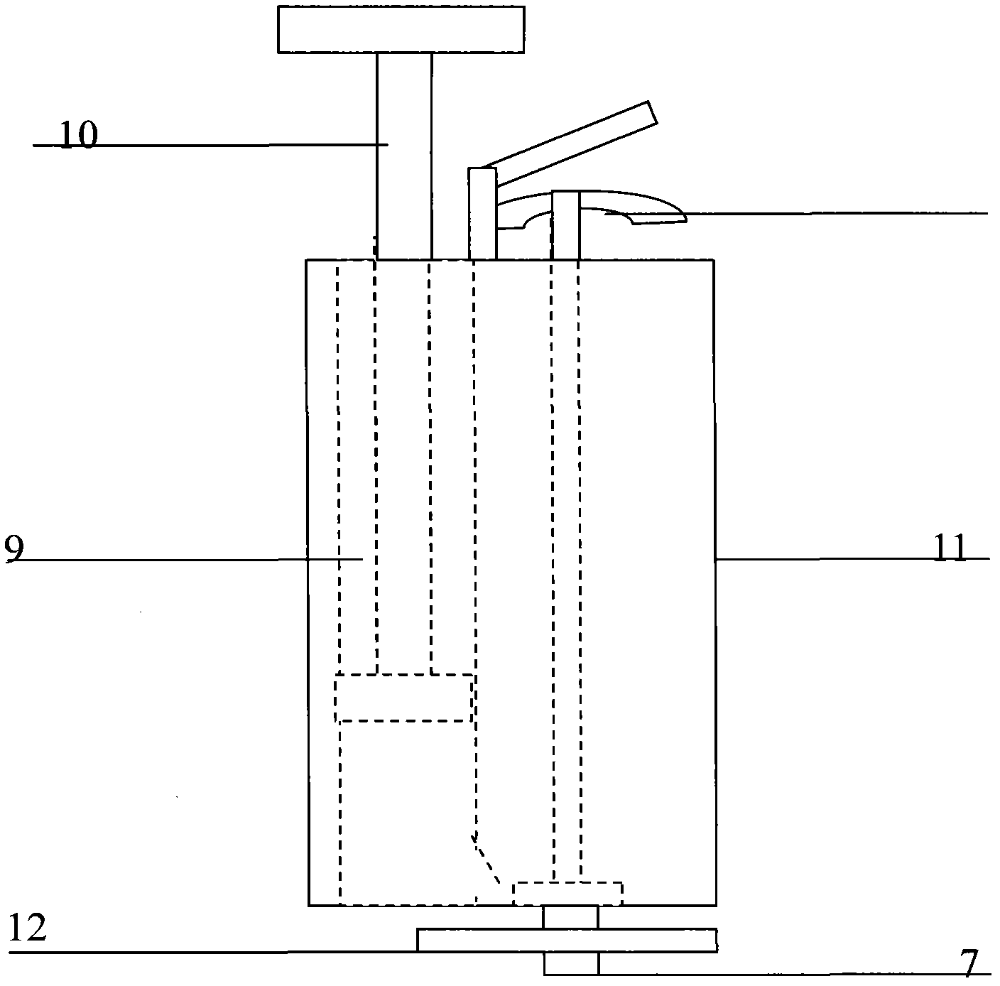 Air pressure type sewer pipe dredging device