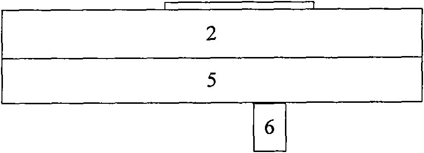 Microstrip antenna element with controllable directional diagram