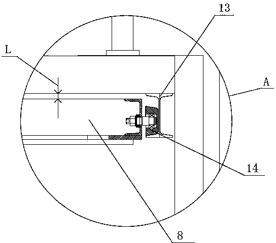 Iron section removing device and method used during iron section sand cladding casting of shuttle-type top plate