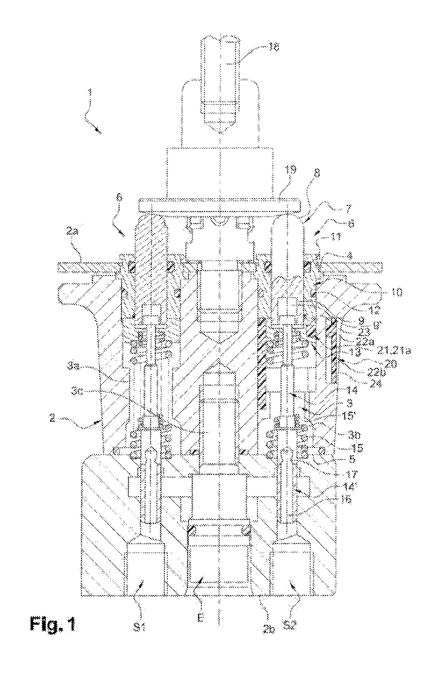 Pressure regulating device with detection of the neutral position